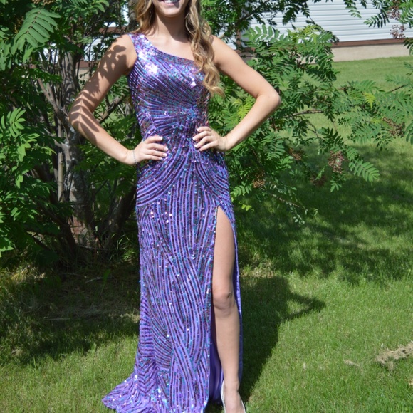 Graduation Gown, Purple, sequence throughout. - Picture 1 of 5